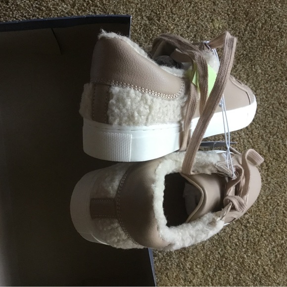 Universal Thread sneakers - Picture 2 of 3